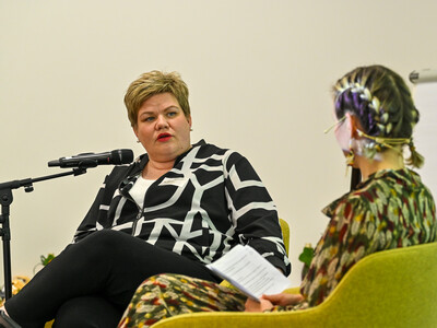 Zu den Highlights der Tagung geh&ouml;rte der Live-Podcast von Maja Mogwitz (r.), Gr&uuml;nderin der Initiative &bdquo;Jung & Landwirtin&ldquo;, mit Iris Tapphorn, bekannt aus der NDR-Reihe &bdquo;Hofgeschichten&ldquo;.