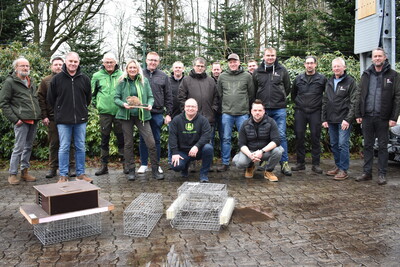 Zehn Mitarbeiter der Au&szlig;enarbeitsstellen der Staatlichen Moorverwaltung sowie drei Privatf&auml;nger haben bei der Landwirtschaftskammer Niedersachsen die Sachkundeunterweisung und -pr&uuml;fung zur Bisambek&auml;mpfung abgelegt.