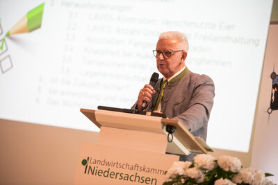 Friedrich-Otto Ripke, Vors. des NGW-Landesverbandes, referierte zu den Marktaussichten in der Gefl&uuml;gelbranche