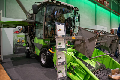 Parzellenmähdrescher - © Christopher Hanraets Parzellenmähdrescher