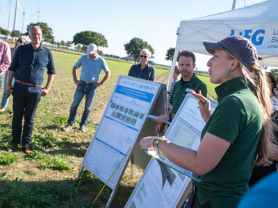 Gerald Burgdorf und Caroline Benecke erl&auml;uterten die ersten Ergebnisse aus Schw&uuml;blingsen aus pflanzenbaulicher Sicht