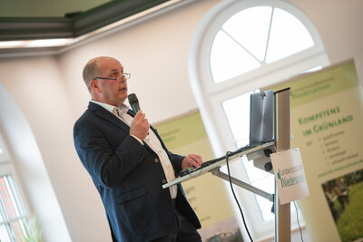 LWK-Vizepräsident Manfred Tannen eröffnete den 73. Grünlandtag in der Markthalle in Rodenkirchen.