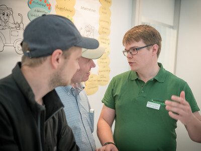Gespr&auml;che und Beratungen w&auml;hrend des gro&szlig;en Feldtages f&uuml;r Niedersachsen am 6.6.2019 in der Versuchsstation Poppenburg