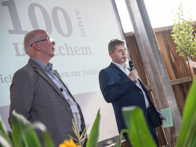 Kammerpr&auml;sident Gerhard Schwetje (li.) und LBZ-Leiter Ulrich Peper bei der Er&ouml;ffnung des Festakts zu 100 Jahren LBZ Echem