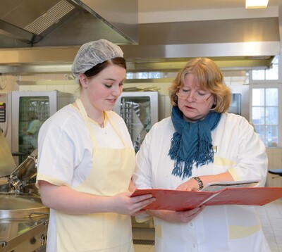 Organisation in einer Großküche - © Juliane Pegel - © Juliane Pegel Organisation in einer Großküche