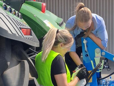 Schleppertraining für Frauen am 2. Juni 2026 in Uelzen - © LWK Niedersachsen Schleppertraining für Frauen am 2. Juni 2026 in Uelzen