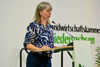 &bdquo;Der Online-Kurs hat gezeigt, wie moderne Weiterbildung auch in einem Fl&auml;chenland wie Niedersachsen gelingen kann &ndash; flexibel, ortsunabh&auml;ngig und familienfreundlich&ldquo;, berichtete Lehrgangsleiterin Tomma Dier&szlig;en (LWK-Bezirksstelle Ostfriesland).