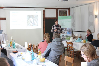 Dr. Caroline Esfandiary zum Geburtsmanagement und Erstversorgung von Kälbern