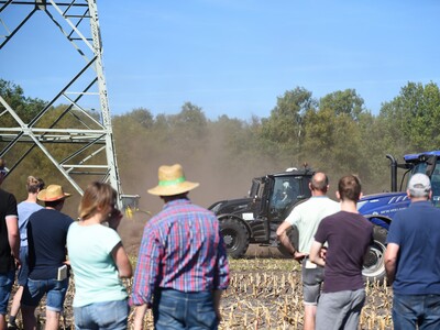 Bei der Maschinenvorf&uuml;hrung &bdquo;Von der Aussaat bis zur Ernte &ndash; Techniken rund um den Maisanbau&ldquo; in Gyhum waren am 7. September 2023 insgesamt 60 Ger&auml;te und Maschinen im praktischen Einsatz zu erleben.