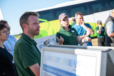 Gerald Burgdorf und Caroline Benecke erl&auml;uterten die ersten Ergebnisse aus Schw&uuml;blingsen aus pflanzenbaulicher Sicht