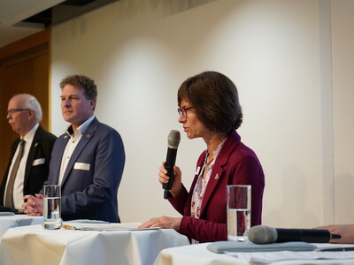 BUND-Landesvorsitzende Susanne Gerstner spricht während der Präsentation der Fortschritte des Niedersächsischen Wegs am 13.03.2025 in Berlin.