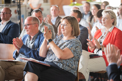 Frauke Patzke, Staatssekret&auml;rin im ML, &uuml;berbrachte die Gl&uuml;ckw&uuml;nsche des Ministeriums