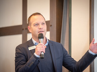 Nils-Joachim Meinheit (BST Nienburg) w&auml;hrend der Verabschiedung des Osnabr&uuml;cker Bezirksstellenleiters Ludger Bernhold am 27.02.2026 in Bohmte.