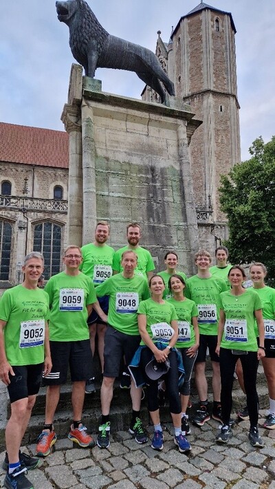 Die &bdquo;Kammer Runners&ldquo; (v.l.n.r.): Carsten Grupe, Arnd Winter, Julian Dorst, Claus Borchers, Lukas Michaelis, Berit Hartig, Eva Albrecht, Susana Bade, Tobias Paul, Frederike S&uuml;rie, Friederike Ehrhardt, Alexandra Menn