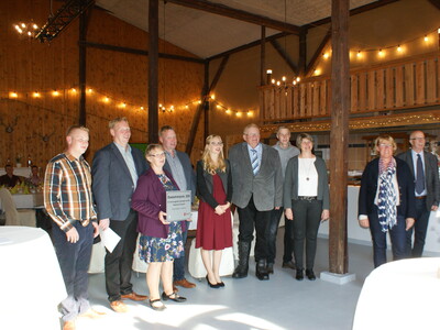 Verleihung des Staatsehrenpreises an den Betrieb Kleemann, Lütetsburg - © LWK Niedersachsen Verleihung des Staatsehrenpreises an den Betrieb Kleemann, Lütetsburg