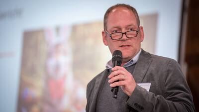 Marcus Polaschegg aus dem nieders&auml;chsischen Agrarministerium spricht beim 2. Echemer Zauntag im Kreis L&uuml;neburg.