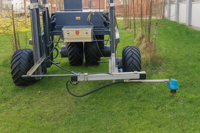 Teil des Projekts SAMSON: Roboter AurOrA (=Autonomer Obstplantagenhelfer Altes Land) der Hochschule 21 in Buxtehude ist eine modular aufgebaute Plattform, die speziell f&uuml;r die t&auml;glichen Arbeiten in modernen Obstplantagen entwickelt wurde.