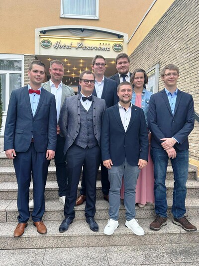 Die neuen Meister/-innen mit dem Bildungsbeauftragten Tobias Paul