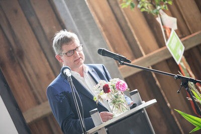 Ulrich Peper bei der Begr&uuml;&szlig;ungsrede zur 100-Jahr-Feier im LBZ Echem