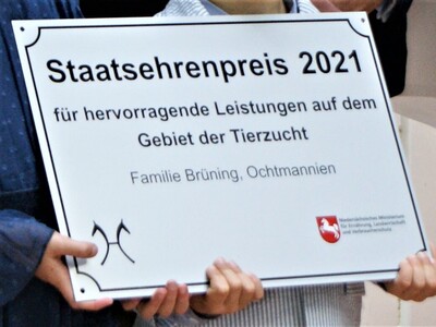 Verleihung des Staatsehrenpreises an den Betrieb Brüning, Ochtmannien - © LWK Niedersachsen Verleihung des Staatsehrenpreises an den Betrieb Brüning, Ochtmannien