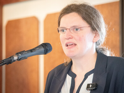 Nora Elhaus vom Lehrstuhl f&uuml;r Energieverfahrenstechnik an der Friedrich-Alexander-Universit&auml;t Erlangen-N&uuml;rnberg w&auml;hrend der 16. Biogastagung in Verden.