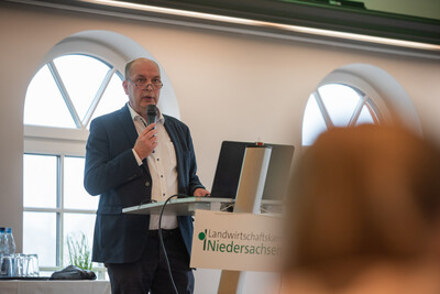LWK-Vizepräsident Manfred Tannen eröffnete den 73. Grünlandtag in der Markthalle in Rodenkirchen.