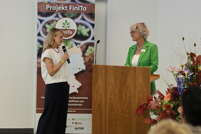 Corinna Behm aus der FiniTo-Gesamtkoordination und ZVG-Präsidentin Eva Kähler-Theuerkauf - © Tobias Friebe Corinna Behm aus der FiniTo-Gesamtkoordination und ZVG-Präsidentin Eva Kähler-Theuerkauf
