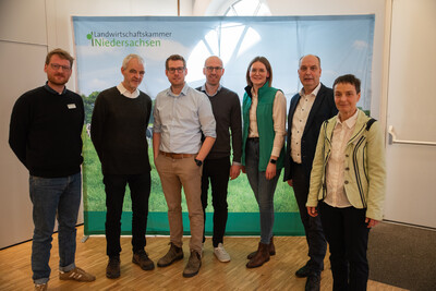 Referenten und Organisatoren (v.l.): Tammo Peters (LWK), Johannes Isselstein (Uni Göttingen), Timo Blecher (Feldsaaten Freudenberger), Fraederk Meppen, Maren Timmermann (Deutsche Saatveredelung), Manfred Tannen (LWK-Vizepräs.), Christine Kalzendorf (LWK)