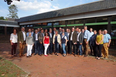 Referenten, Moderatoren und Gäste der Informationsveranstaltung am 29. August in Wehnen - © Mareike Gößling Referenten, Moderatoren und Gäste der Informationsveranstaltung am 29. August in Wehnen