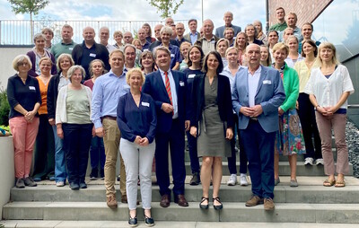 Intensiver Austausch über die Beratung zum Biotop- und Artenschutz (vorn, von rechts): Vizepräsident Manfred Tannen, Agrarministerin Miriam Staudte, Hilmar Freiherr v. Münchhausen (Ackerbauzentrum), Nora Kretzschmar und Jan Bartling (LWK).