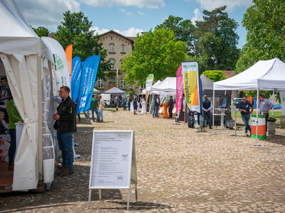 Fach-Event &bdquo;Zwischen Acker und App &ndash; Digitalisierung Ihres Pflanzenbaus&ldquo; auf der Dom&auml;ne Schickelsheim (K&ouml;nigslutter/Kreis Helmstedt).