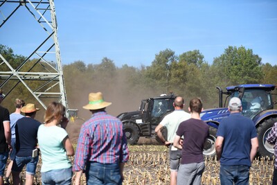 Bei der Maschinenvorf&uuml;hrung &bdquo;Von der Aussaat bis zur Ernte &ndash; Techniken rund um den Maisanbau&ldquo; in Gyhum waren am 7. September 2023 insgesamt 60 Ger&auml;te und Maschinen im praktischen Einsatz zu erleben.