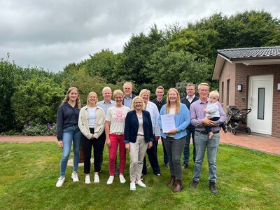 Der landwirtschaftliche Betrieb der Familie Feldhaus in Visbek wurde für seine besonders verlässliche Ausbildung vom Kultusministerium ausgezeichnet.