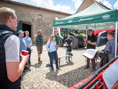 Fach-Event &bdquo;Zwischen Acker und App &ndash; Digitalisierung Ihres Pflanzenbaus&ldquo; auf der Dom&auml;ne Schickelsheim (K&ouml;nigslutter/Kreis Helmstedt).