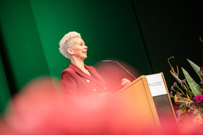 Silvia Breher, Parlamentarische Staatsekretärin im Bundesministerium für Landwirtschaft, Ernährung und Heimat, auf der Kammerversammlung 2025 in Oldenburg. - © Christopher Hanraets Silvia Breher, Parlamentarische Staatsekretärin im Bundesministerium für Landwirtschaft, Ernährung und Heimat, auf der Kammerversammlung 2025 in Oldenburg.
