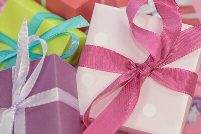 Verschenken Sie Zeit! - © blickpixel / pixabay.com Geschenke