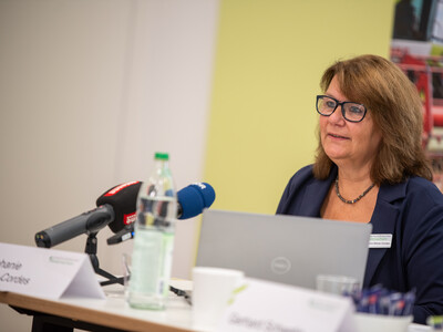 LWK-Marktexpertin Stephanie St&ouml;ver-Cordes w&auml;hrend der Ernte-Pressekonferenz am 03.09.2026 in Hannover-Ahlem.