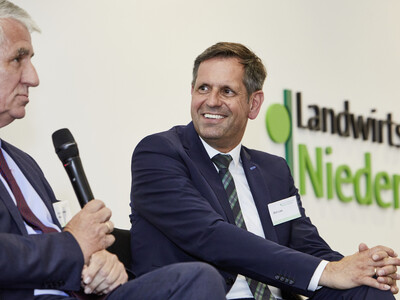 Wirtschaftsminister Olaf Lies (M.) w&auml;hrend des Festakts zum 125-j&auml;hrigen Bestehen der Landwirtschaftskammer Niedersachsen am 21.05.2024 in Hannover-Ahlem.