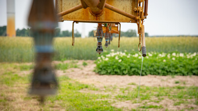 D&uuml;senwagen zur Feldberegnung beim Feldtag zum Thema Landwirtschaft und Wasserschutz am 17.06.2026 in Schw&uuml;blingsen (Uetze/Region Hannover).