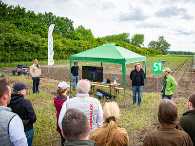 Fach-Event &bdquo;Zwischen Acker und App &ndash; Digitalisierung Ihres Pflanzenbaus&ldquo; auf der Dom&auml;ne Schickelsheim (K&ouml;nigslutter/Kreis Helmstedt).