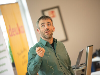 Dr. med. vet. J&ouml;rg Willig vom Rindergesundheitsdienst (Institut f&uuml;r Tiergesundheit, LUFA Nord-West) als Referent auf dem Milcherzeugertag 2025 in Rodenkirchen.