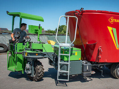 E-Futtermischwagen beim Praxistag Alternative Antriebsenergien für Landmaschinen am 01.07.2025 im LBZ Echem.