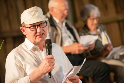 LBZ-Leiter Ulrich Peper mit Melkerkappe