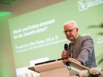 Friedrich-Otto Ripke, Vors. des NGW-Landesverbandes, referierte zu den Marktaussichten in der Gefl&uuml;gelbranche