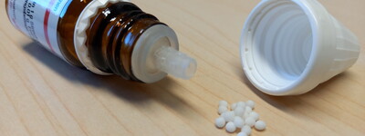 - © Luise Köpke Homöopathie - Globuli - Flasche
