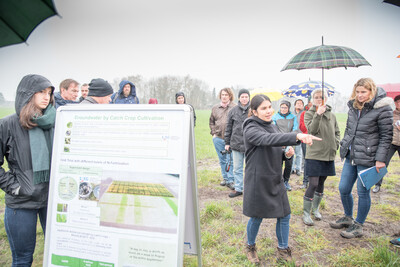 Den Teilnehmern eines internationalen Arbeitstreffen zum EU-Projekt LANDMARK werden neueste Ergebnisse zur Sickerwasseruntersuchung vorgestellt.