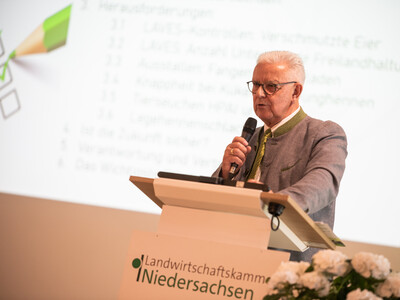 Friedrich-Otto Ripke, Vors. des NGW-Landesverbandes, referierte zu den Marktaussichten in der Gefl&uuml;gelbranche