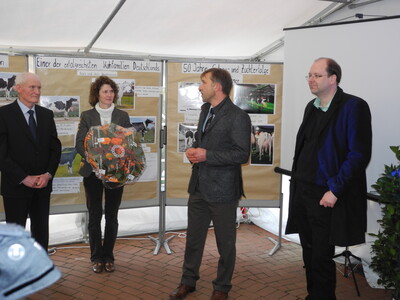 Der Vorsitzende der Weser-Ems-Union, Herr Stubbemann, schlie&szlig;t sich den Gl&uuml;ckw&uuml;nschen von Minister Meyer an