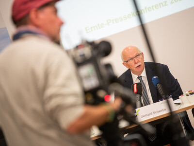 Kammerpräsident Gerhard Schwetje während der Ernte-Pressekonferenz am 03.09.2026 in Hannover-Ahlem. - © Christopher Hanraets Kammerpräsident Gerhard Schwetje während der Ernte-Pressekonferenz am 03.09.2026 in Hannover-Ahlem.