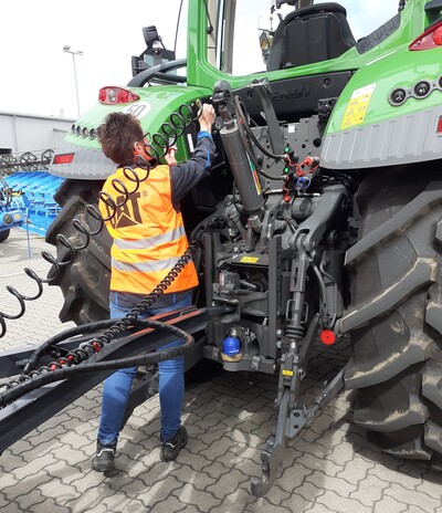 Schlepper-Fahrtraining f&uuml;r Frauen